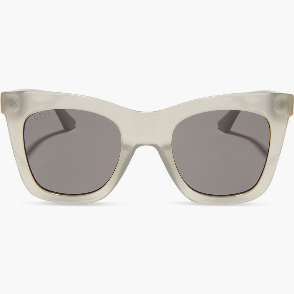 🛍DIFF Milky Grey Talia Cat Eye Sunglasses